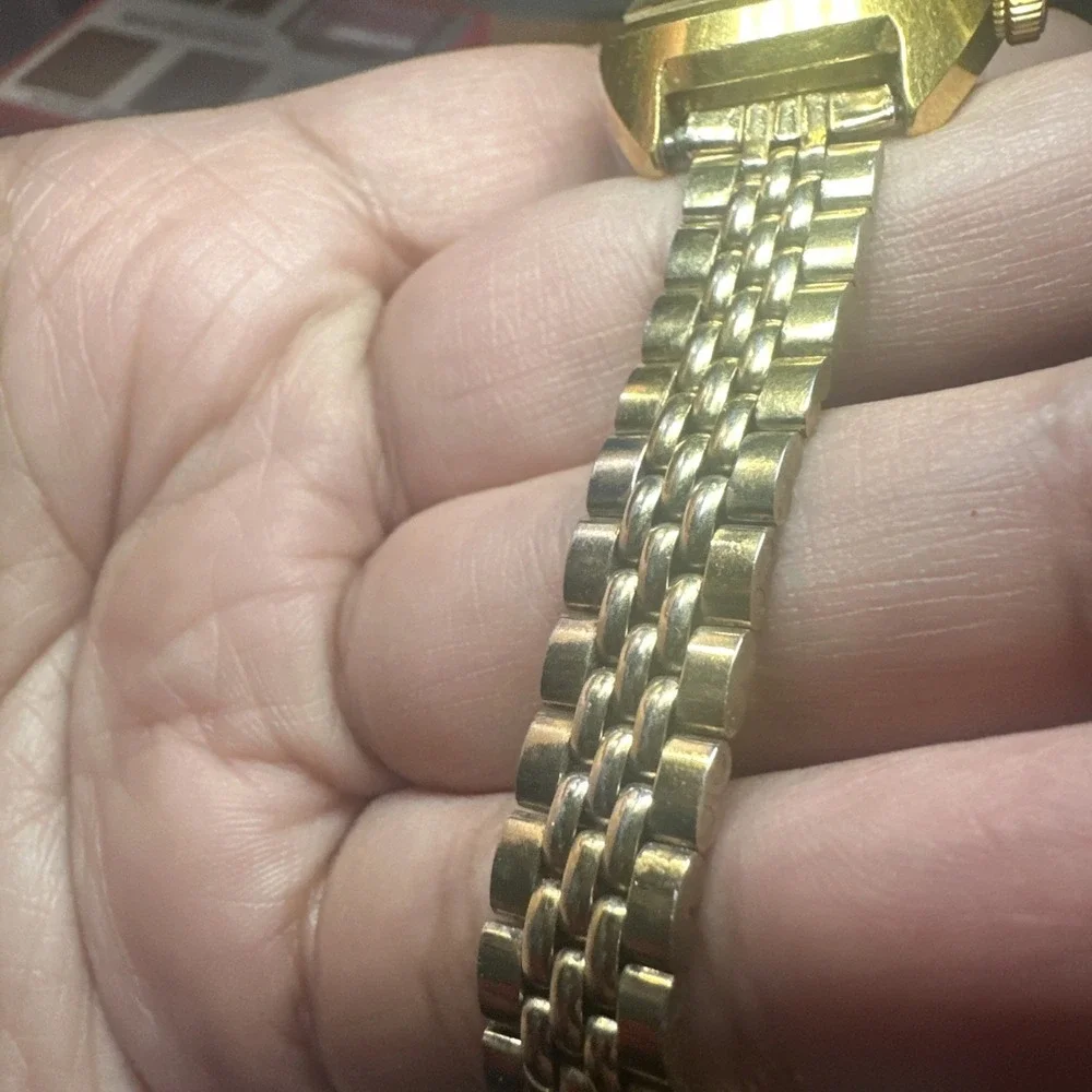 Working 1977 VTG Timex Ladies Watch Women Gold Tone Manual Wind 27mm Fit 6.5 Run